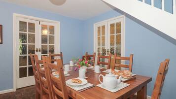Cottage | Dining