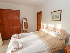 Casa de campo | 2 dormitorios, decoración individual, mobiliario individual