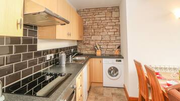 Cottage | Private kitchen | Fridge, microwave, stovetop, dishwasher