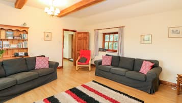 Cottage | Salle de séjour | Télévision, cheminée, lecteur de DVD
