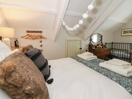4 bedrooms, individually decorated, individually furnished, free WiFi