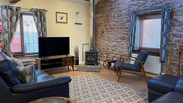 Cottage | Living area | Fireplace