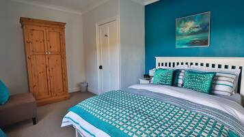 Cottage | 2 bedrooms, individually decorated, individually furnished, free WiFi