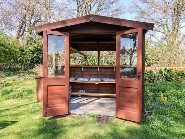 Cottage | Interior - Twitchers' Den (Bridlington)