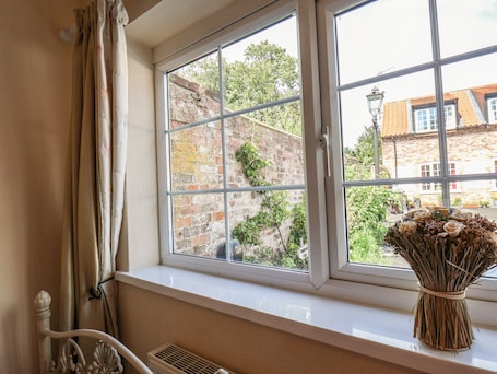 Interior. Twitchers' Den