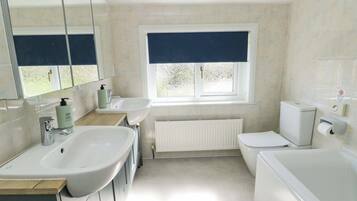 Cottage | Bathroom