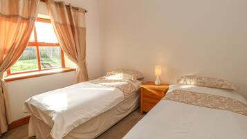 Cottage | 2 bedrooms, individually decorated, individually furnished, free WiFi