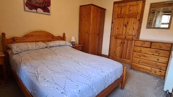Cottage | 3 bedrooms, individually decorated, individually furnished, free WiFi