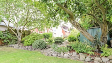 Cottage | Property grounds