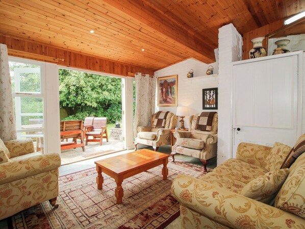 Cottage | Interior - The Laurels (Bishops Castle)