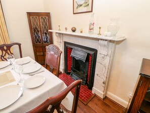Cottage | Dining - Eden House (Penrith)