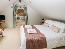 4 habitaciones, decoración personalizada y muebles diferentes