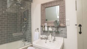 Cottage | Bathroom | Shower