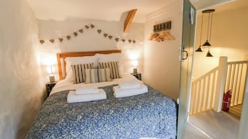 Cottage | 3 bedrooms, individually decorated, individually furnished, free WiFi