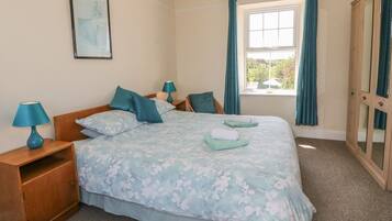 Cottage | 5 bedrooms, individually decorated, individually furnished, free WiFi