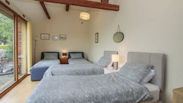 Cottage | 5 bedrooms, individually decorated, individually furnished, free WiFi