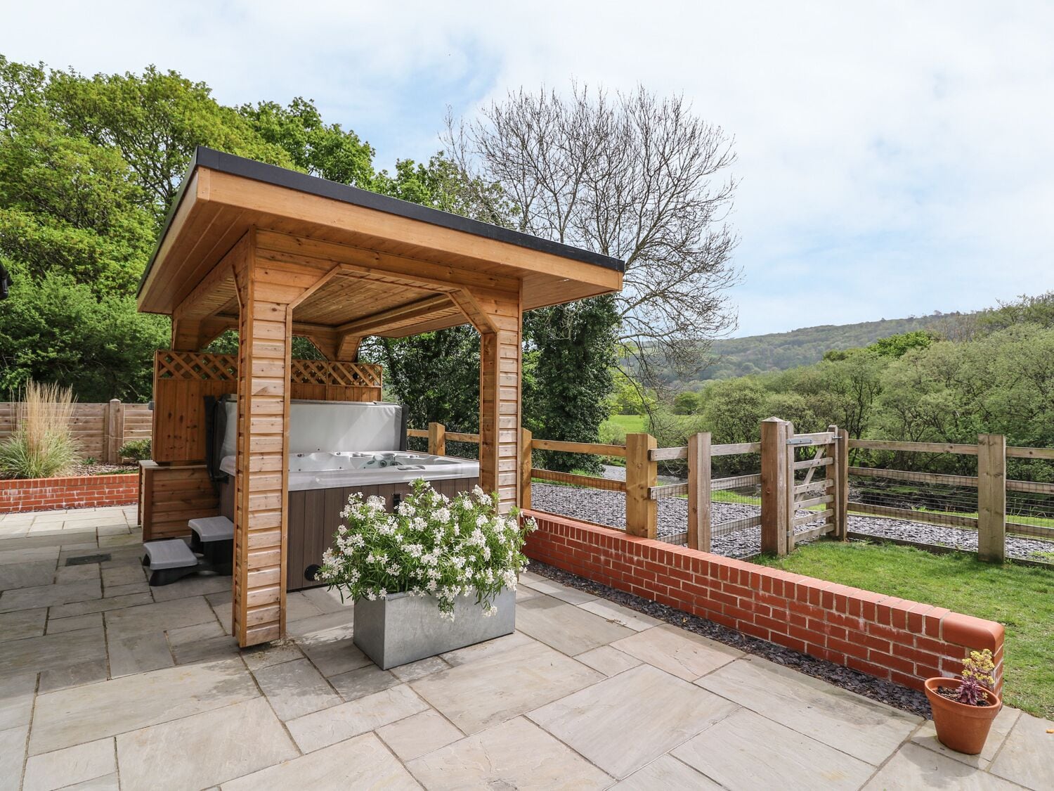 Cottage | Property grounds