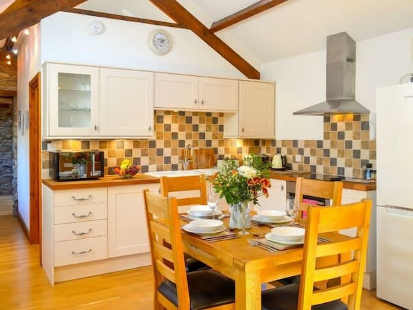 Cottage, 2 chambres | Cuisine privée | Cafetière/bouilloire, chaise haute