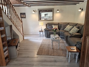 Cottage | Living area - Owl's Nest (South Molton)