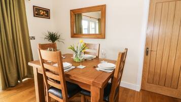 Cottage | Private kitchen | Microwave, stovetop, dishwasher, highchair