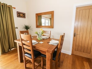Cottage | Private kitchen | Microwave, stovetop, dishwasher, high chair