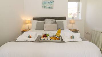 Cottage | 2 bedrooms, individually decorated, individually furnished, free WiFi