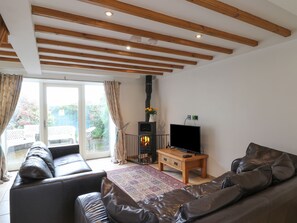 Cottage | Salle de séjour | Cheminée, lecteur de DVD