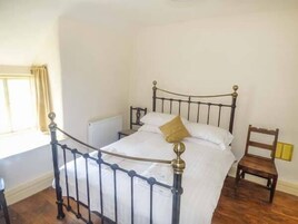 Cottage | 4 bedrooms, individually decorated, individually furnished, free WiFi