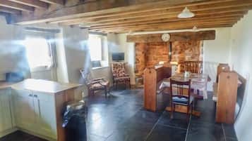 Cottage | 4 bedrooms, individually decorated, individually furnished, free WiFi
