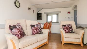 Cottage | Phòng khách | TV