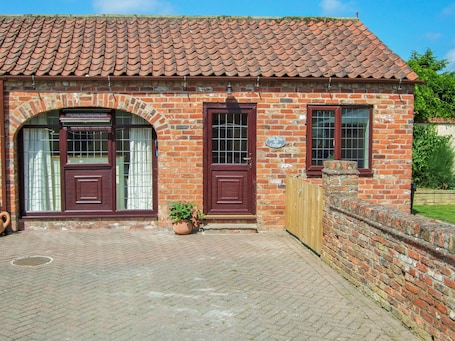Exterior. Oak Tree Cottage