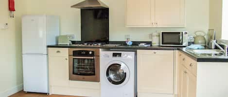 Cottage | Dapur pribadi | Microwave, kompor, mesin pencuci piring, dan ketel listrik