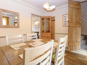 Cottage | Dining