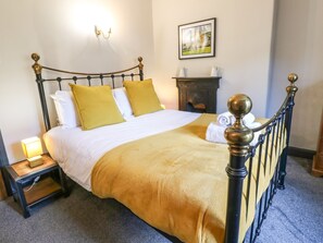 3 bedrooms, individually decorated, individually furnished, free WiFi