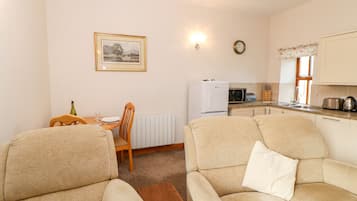 كوخ | غرفة المعيشة | مدفأة، مشغل دي في دي