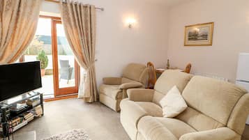 كوخ | غرفة المعيشة | مدفأة، مشغل دي في دي