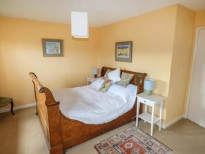 Cottage | 3 bedrooms, individually decorated, individually furnished, free WiFi - Fieldside (Totland Bay)