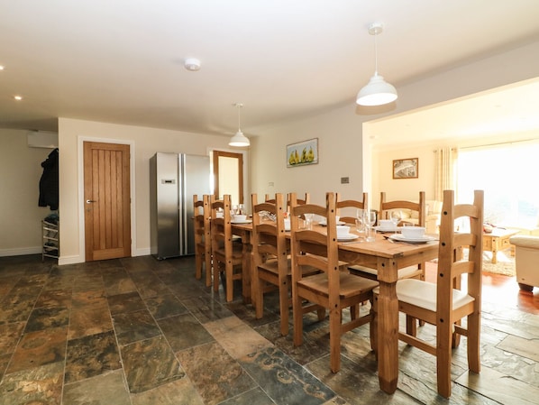 Cottage | Dining