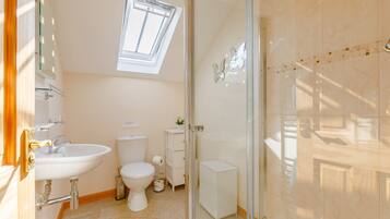 Cottage | Bathroom | Shower