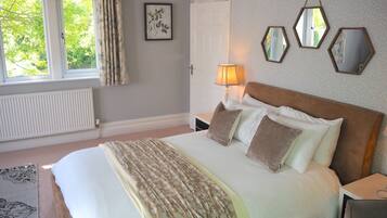 6 phòng ngủ, trang trí khác biệt