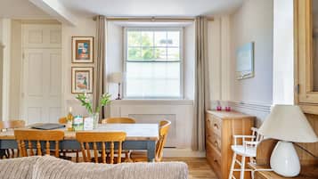 Cottage | Interior