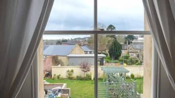 Cottage | 2 bedrooms, individually decorated, individually furnished, free WiFi