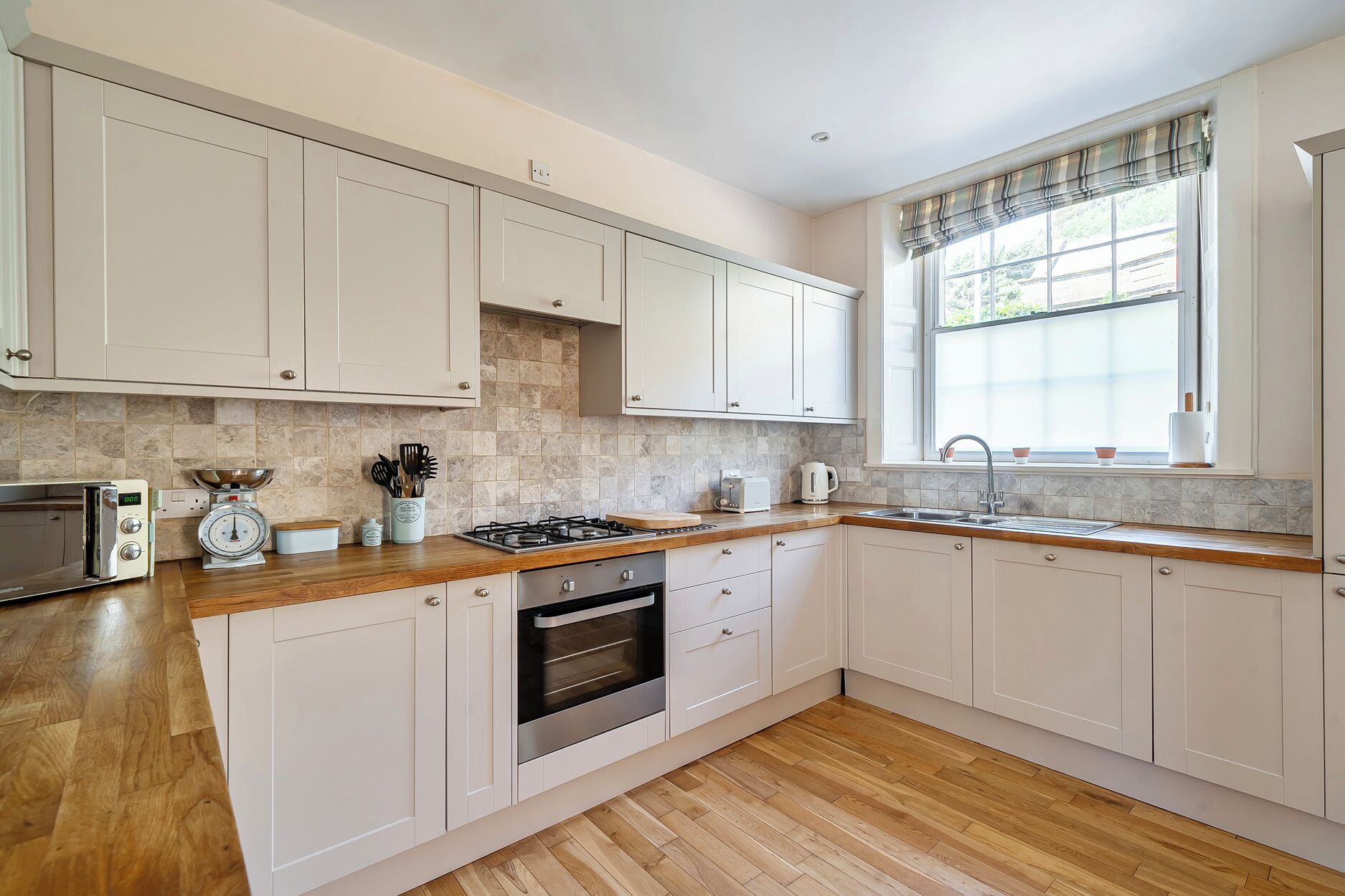 Cottage | Private kitchen | Dishwasher, highchair, cookware/dishes/utensils