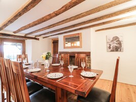 Cottage | Dining