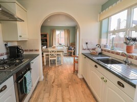 Refrigerador, microondas, placa de cocina, lavavajillas