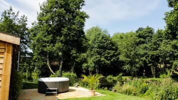 Cottage | Property grounds