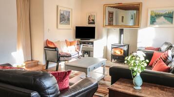 Cottage | Living room | TV, foosball