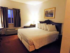 Iron/ironing board, WiFi (free), bed sheets - Americas Best Value Inn Fredonia (Fredonia)