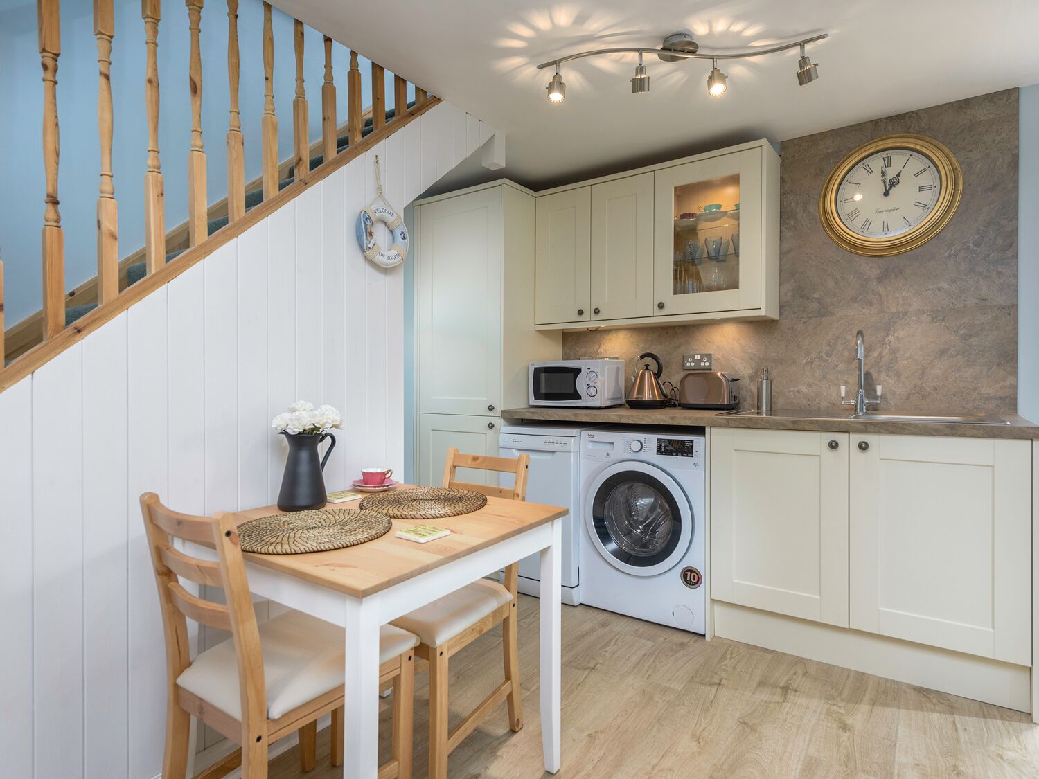 Småhus | Eget kjøkken | Kjøleskap, mikrobølgeovn, kokeplater og oppvaskmaskin