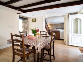Cottage | Dining